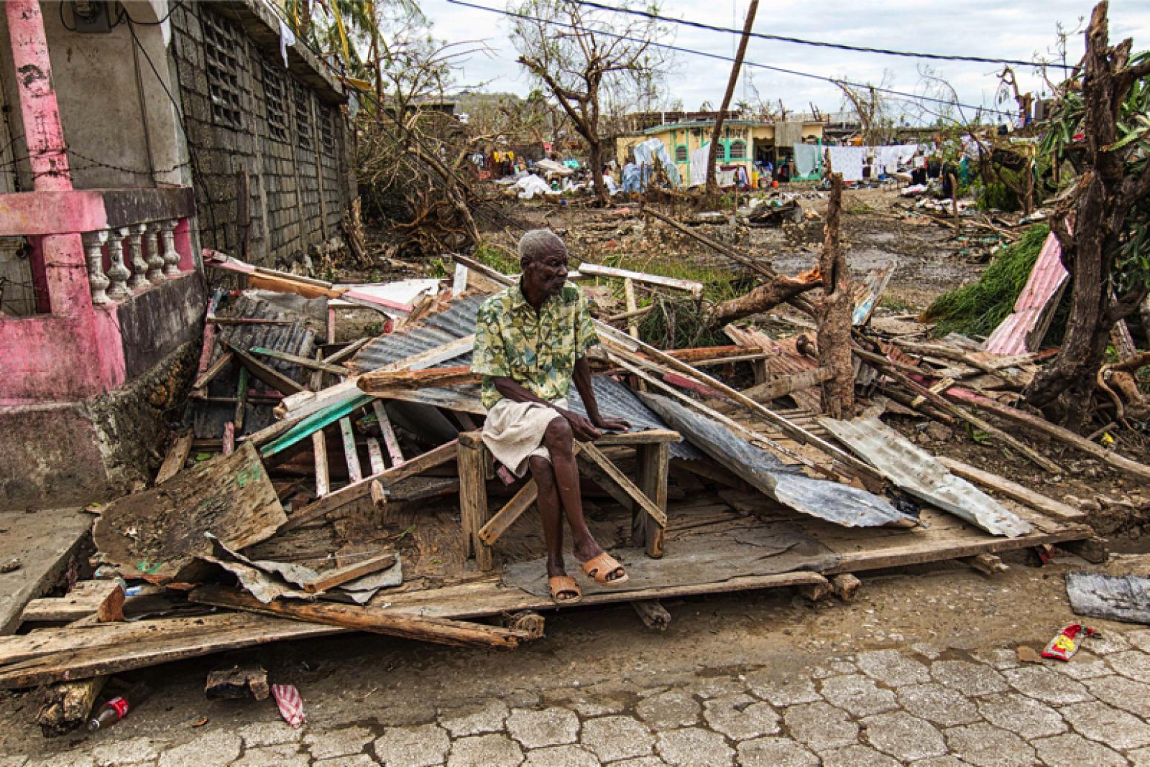 Une personne affectée par Matthew dans le Sud d´Haïti. Photo : Logan Abassi/UN/MINUSTAH