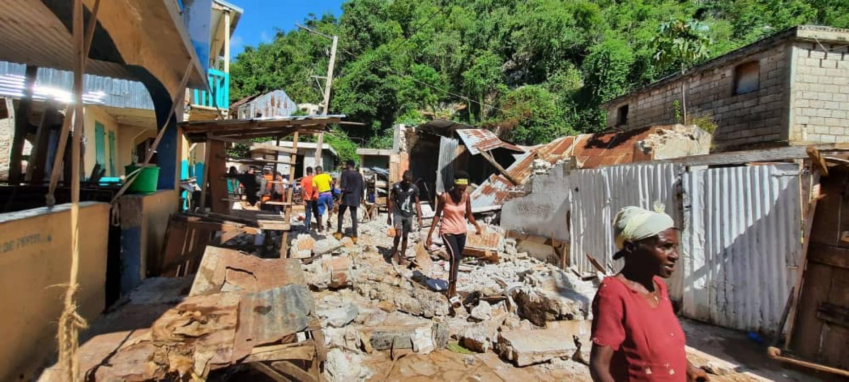 Maisons détruites à Pestel (Haiti) après le séisme. 
