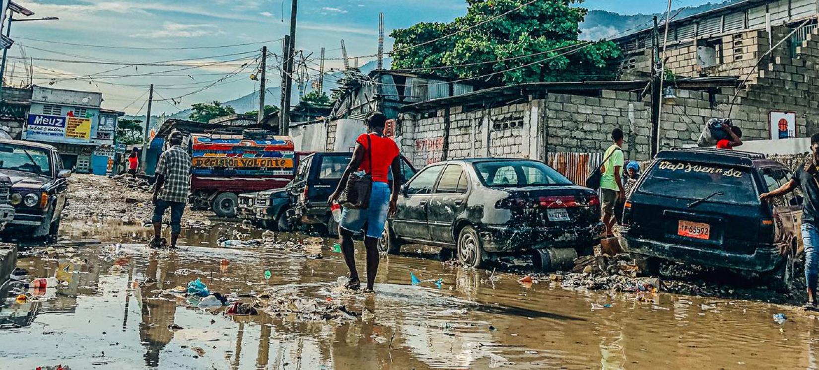 Les zones urbaines d'Haïti ont été inondées à la suite de pluies torrentielles.