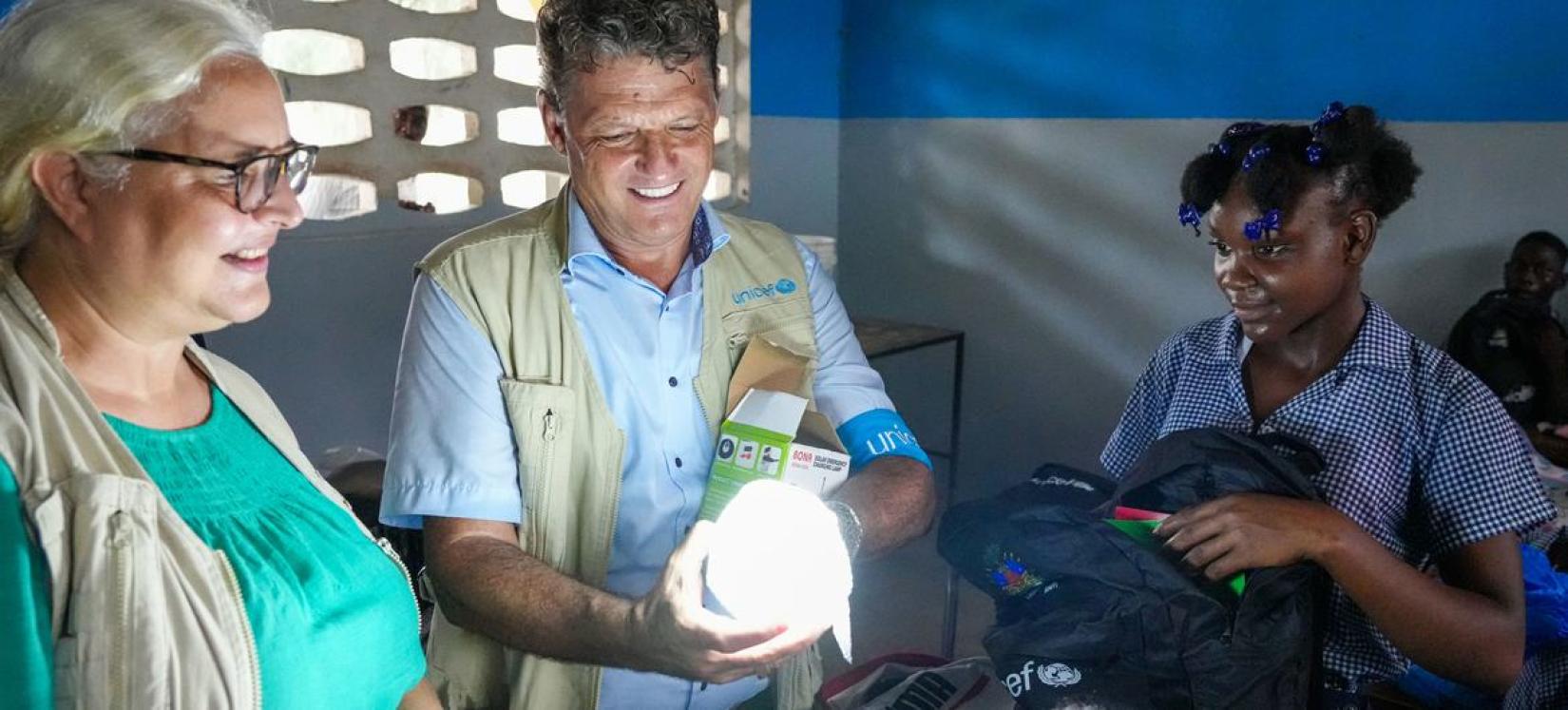 Bruno Maes (centre), the UNICEF representative in Haiti, visits a school in Artibonite.