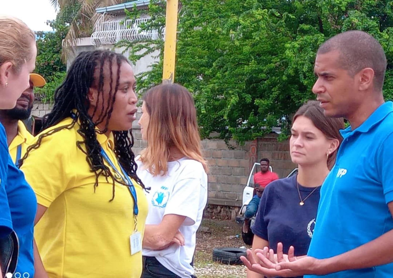 The CAPAC chief, Chantale Valcourt (second left), talks to WFP staff in Port-au-Prince.