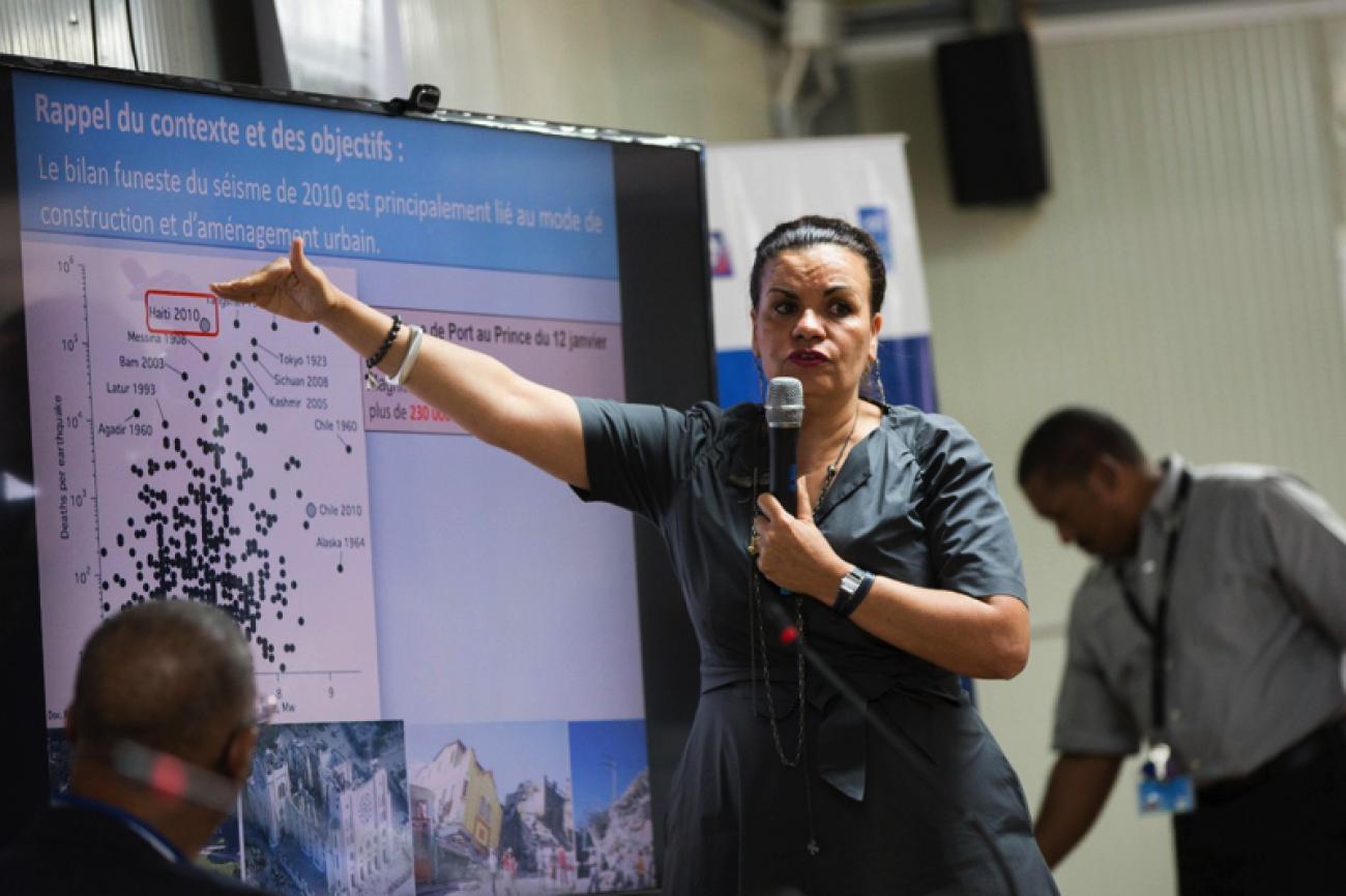 Samira Philip, conseillère technique du PNUD, lors de la conférence débat autour du thème « Évolution de la connaissance et de la prévention du risque sismique en Haïti » le 31 janvier 2019.